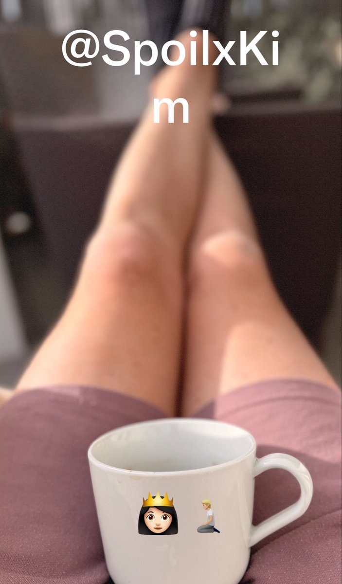 SpoilxKim's tweet photo. ☀️😎 Feierabend 😎☀️

Du wärst gerne die Kaffeetasse, ich weiß 🤣

Stattdessen darfst Du sie bezahlen!
Throne oder Amazon. 

Wer sich regelmäßig bemerkbar macht bekommt mein Telegram 👸🏻

#prinzessin #herrin #geldherrin #sklave #bdsm https://t.co/DZ7pSca7ul
