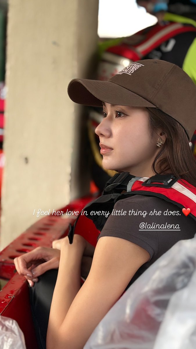 its_spacerabbit's tweet photo. I fall in love with her more and more every moment 🥹🤍❤️‍🩹

#LalinaLena #ลีน่าลลินา https://t.co/b4J1f7H6UF