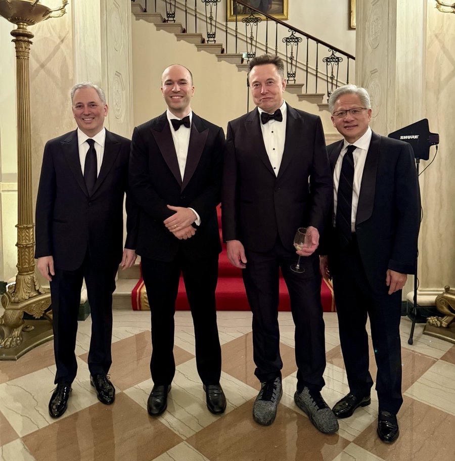 DonaldTrumlf's tweet photo. Elon Musk, Trump, and the absolute titans of Silicon Valley—including Jensen Huang, Sundar Pichai, Satya Nadella, Jeff Bezos, and Mark Zuckerberg—are locked in at today’s high-stakes White House AI Lunch! 🤖🇺🇸 https://t.co/FMdmwzeAJc