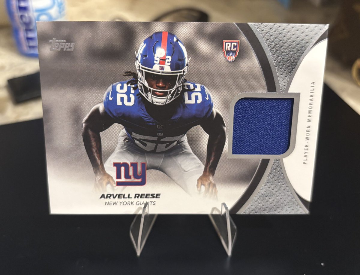 du47222292's tweet photo. Today’s giveaway - Topps Flagship Arvell Reese Patch card 
🏈Follow and Repost to Enter!
Have a great Tuesday! 
JJ McCarthy? Really… https://t.co/HAtMkWAB2e