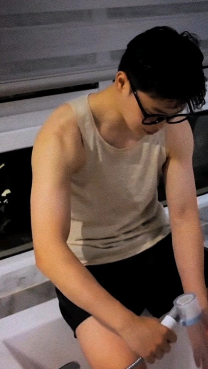 mnidolly's tweet photo. btw this was so hot https://t.co/gy4FHQcOeM