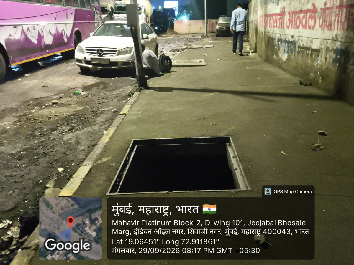 Rideraaru4's tweet photo. @mybmc @MumbaiPolice घाटकोपर-मानखुर्द लिंक रोड, इंडियन ऑयल नगर (महावीर प्लैटिनम के पास) नाले के दो चैनल टूटे हैं। क्या प्रशासन घाटकोपर जैसा हादसा दोहराना चाहता है? जलभराव में कोई सीधा खाड़ी में समा सकता है। तत्काल दुरुस्त करें! #BMC https://t.co/ipspOcmlsT