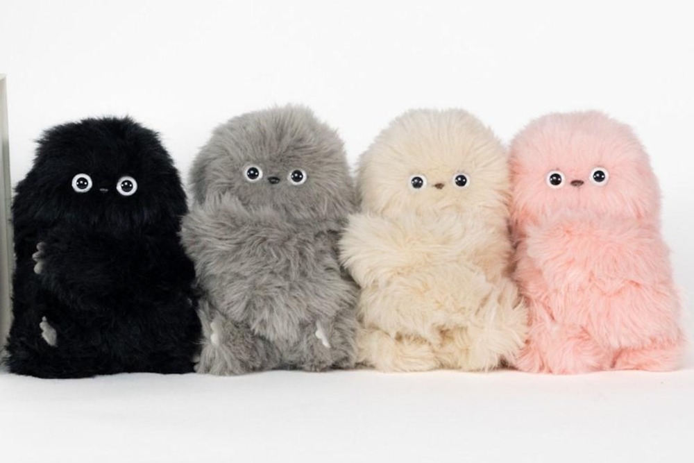 fashionpressnet's tweet photo. “赤ちゃんのしぐさ”モチーフのロボット「みるみ」まっくろふわふわの小さな生き物風、限定ブラックが蔦屋書店・蔦屋家電で - https://t.co/RCqoB4p08U https://t.co/kpMTmXS8H6