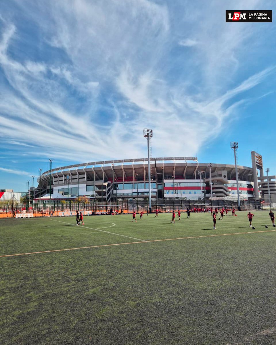 RiverLPM's tweet photo. 𝗖𝗹𝘂𝗯 𝗔𝘁𝗹𝗲𝘁𝗶𝗰𝗼 𝗥𝗶𝘃𝗲𝗿 𝗣𝗹𝗮𝘁𝗲 🐔

Más que un deporte, un club que se vive todos los días.

No nos quieran comparar https://t.co/0AWIoNduPN