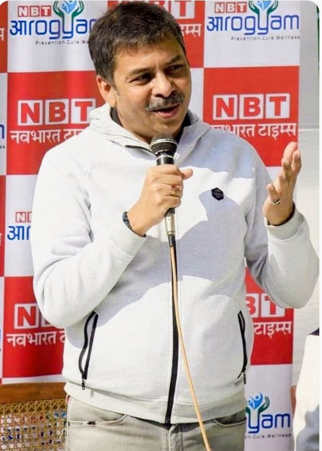 SNDUBEY8's tweet photo. नई पारी के लिए ढ़ेर सारी शुभकामनाएं सर,आपका नंबर मिस हो गया है। एसएन दुबे 'दैनिक भास्कर'मुंबई, 7045775492,
@SudhirMisraNBT https://t.co/VDzF1CBQNw