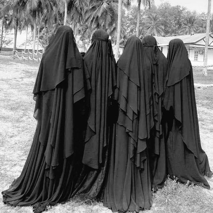 Hamsssssi's tweet photo. الي مصدقة اننا انخلقنا عشان نتكفن وحنا لسا احياء تراجع نفسها الف مرة 
منظر غير انساني ومستحيل احد يرضى على نفسة كذا 
#٢٠٣٠_بلا_نقاب https://t.co/umV7YmeFrZ