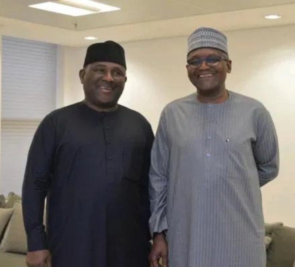 AfricaFirsts's tweet photo. Ethnicities of the Richest Men in West Africa

1. 🇳🇬 Hausa - Aliko Dangote 

2. 🇳🇬 Hausa - Abdulsamad Rabiu  

3. 🇳🇬 Yoruba  - Mike Adenuga  

4. 🇳🇬 Yoruba - Femi Otedola https://t.co/2bDvx9ALQ0