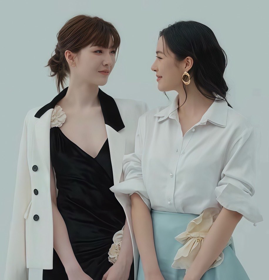 LingOrm_BH's tweet photo. Dior Girls Brand Ambassador 🤍👭🏻🗼

LINGORM BA DIOR AT PFW 
#DiorSummer27xLingOrm
#LinglingKwong #OrmKornnaphat 
#LingOrm #Dior #DiorSummer27 #PFW https://t.co/H0MXmFExif