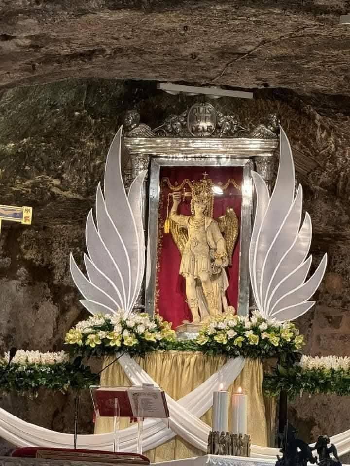 NikeSkywalker's tweet photo. contemplando il Suo volto, Lo glorificano incessantemente.

https://t.co/5OMIfMUyb6

#Michele #Gabriele #Raffaele #Arcangeli https://t.co/ayuqtA6qmD