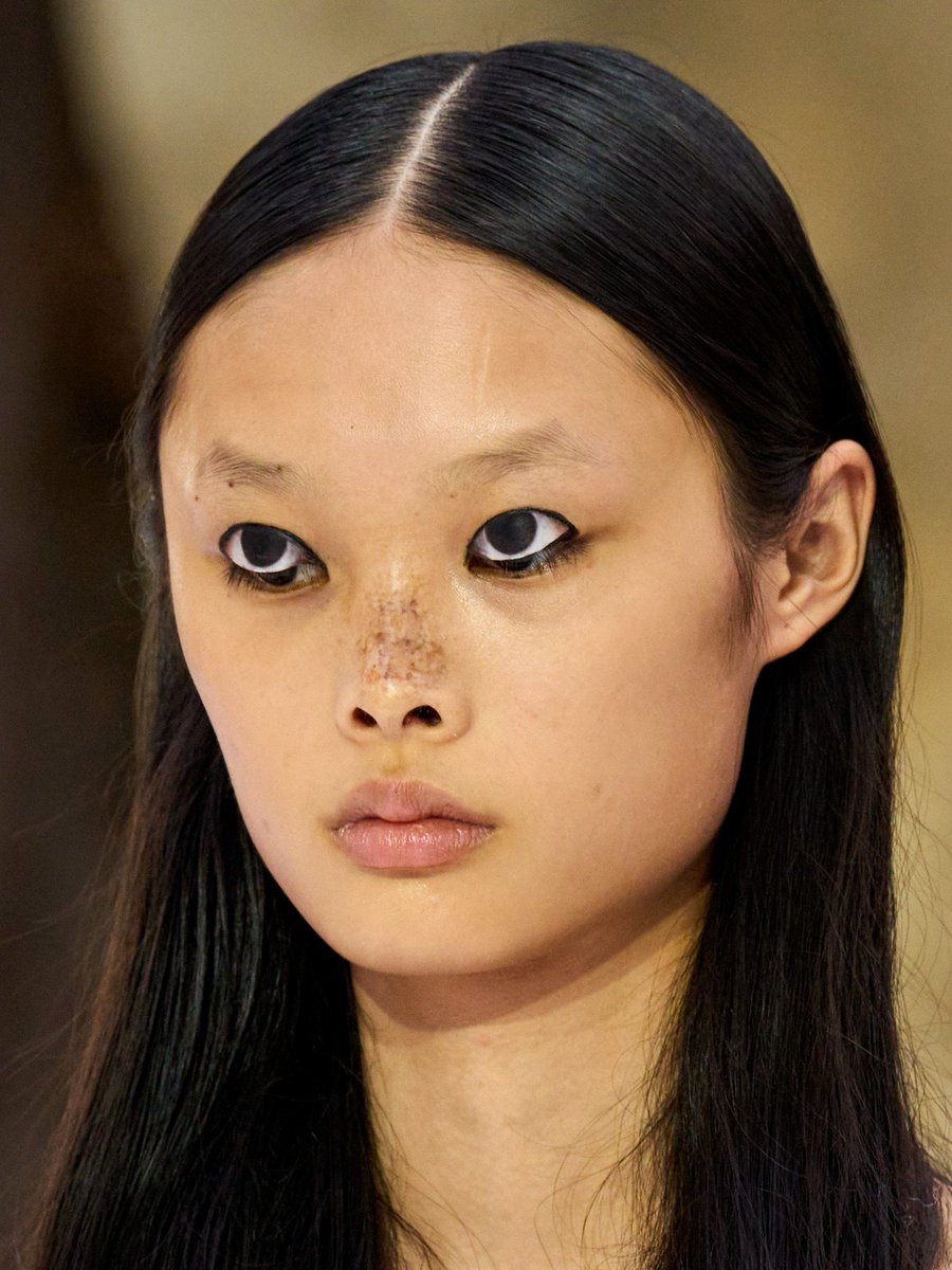 gastt_fashion's tweet photo. Makeup by Thomas de Kluyver for HODAKOVA Spring / Summer 2027. https://t.co/Ce8JwCWtWc