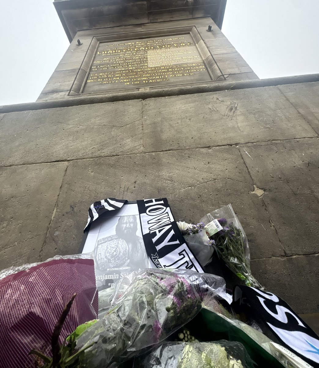 Cultaholic's tweet photo. The PAC memorial at Grey’s Monument in Newcastle 🖤 🤍 https://t.co/qRUGyHCEjK