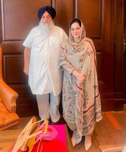 sakanakodar's tweet photo. ਇੱਧਰ ਰੂਪ ਕੌਰ ਸੰਧੂ ਬਾਦਲ ਦਲ ‘ਚੋਂ ਬਰਖਾਸਤ , 
ਉਧਰ ਸ਼੍ਰੋਮਣੀ ਕਮੇਟੀ ਦਾ ਡਰਾਇਵਰ ਚਾਵਲੇ ਵਿਰੁੱਧ ਭੁਗਤਿਆ
https://t.co/5udvoQJ0We https://t.co/bslkmRSa2b