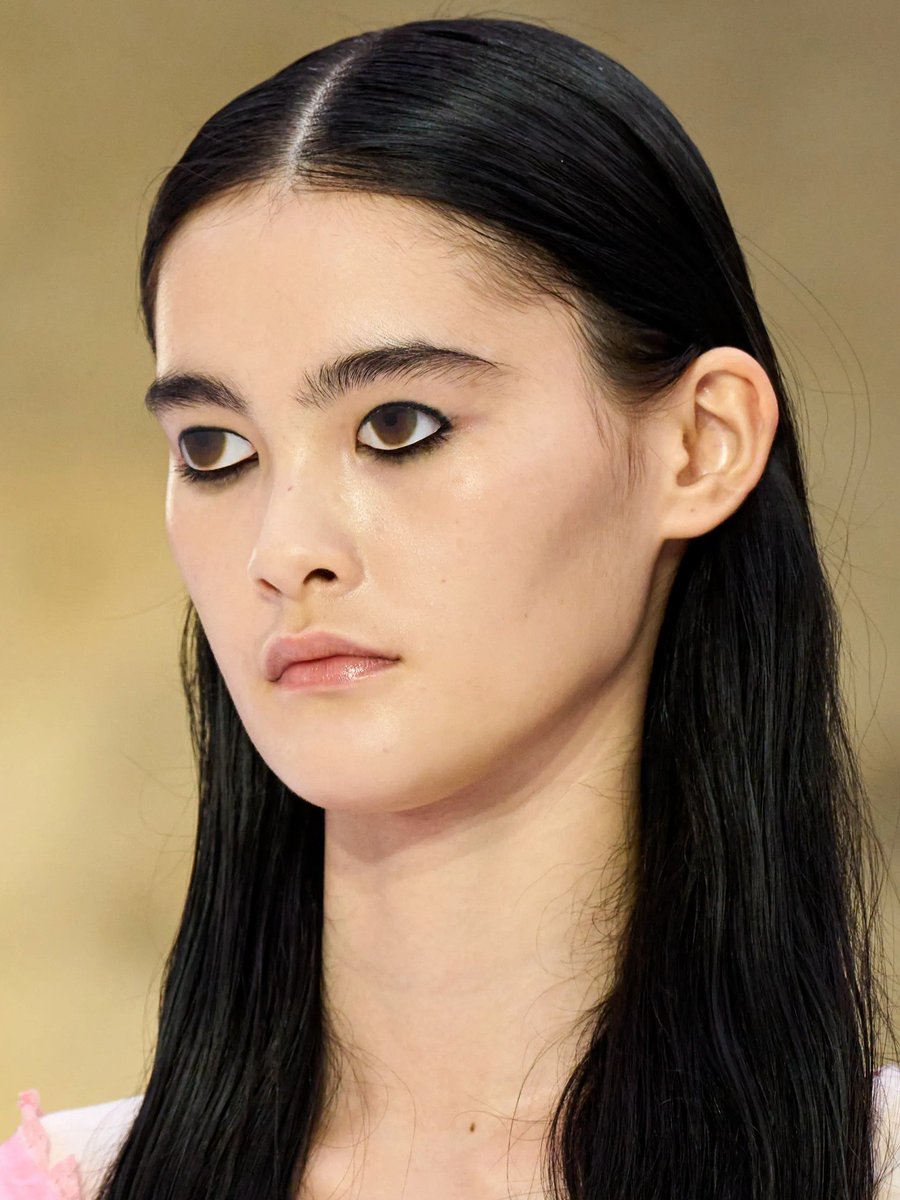 gastt_fashion's tweet photo. Makeup by Thomas de Kluyver for HODAKOVA Spring / Summer 2027. https://t.co/Ce8JwCWtWc