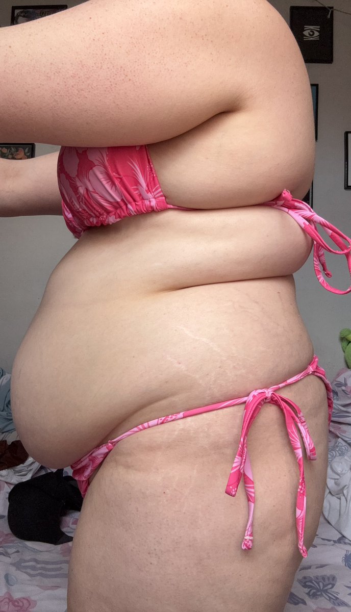 princesslilypff's tweet photo. June - July - August - September 

Plumping up for the colder months 🤭 https://t.co/rHU6vLrSRu