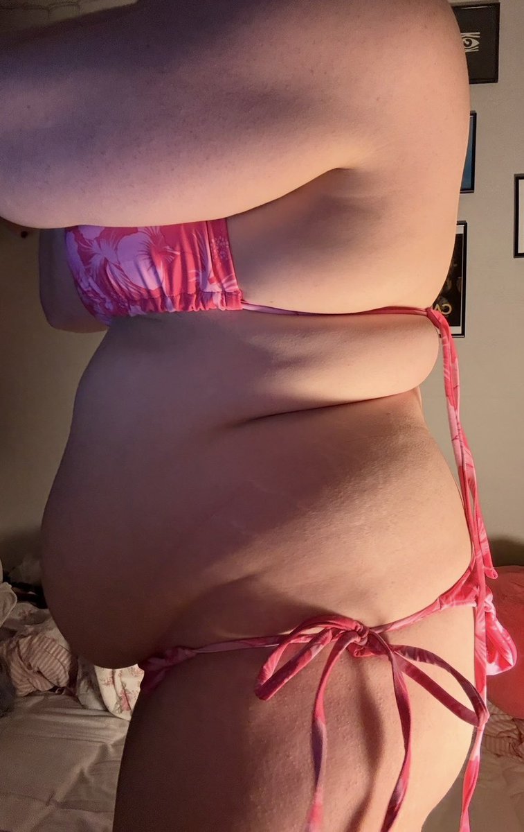 princesslilypff's tweet photo. June - July - August - September 

Plumping up for the colder months 🤭 https://t.co/rHU6vLrSRu