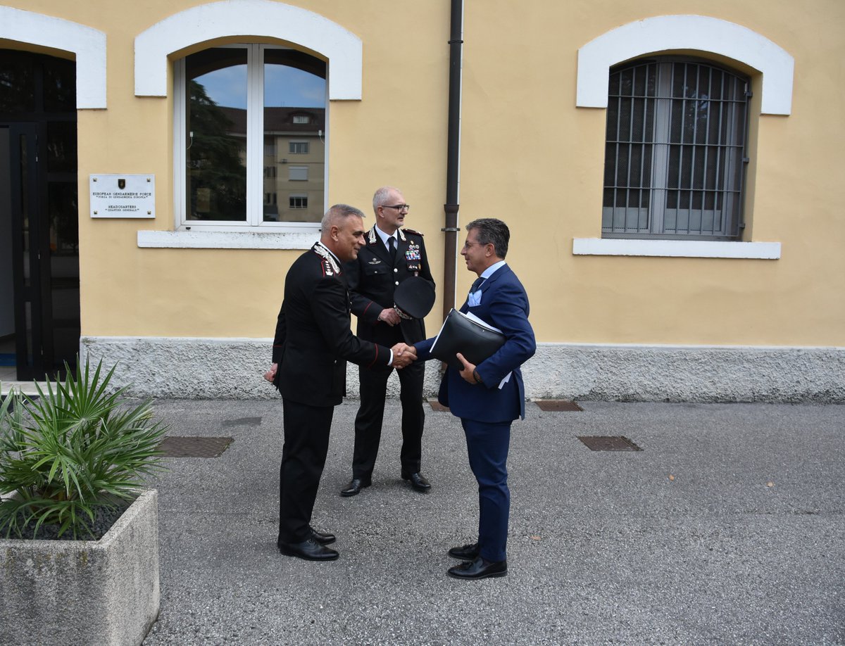 Eurogendfor's tweet photo. Honoured to host Ambassador Andrea Orizio, 🇮🇹 Permanent Representative to the EU PSC, at our PHQ in Vicenza. A valuable exchange on EUROGENDFOR's capabilities and missions. 🇪🇺

#EUROGENDFOR #LexPaciferat #CSDP https://t.co/5ZxEvk7J1B