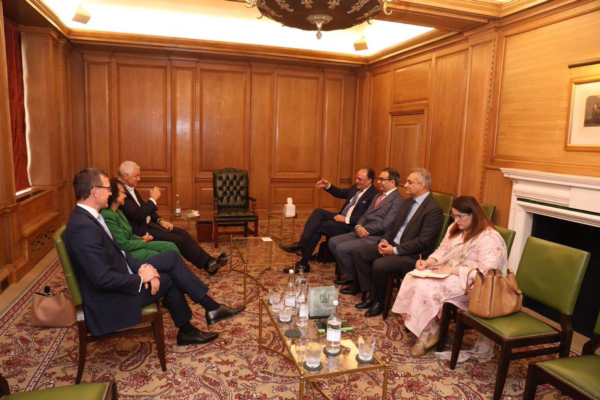 Financegovpk's tweet photo. Federal Minister for Finance and Revenue Senator Muhammad Aurangzeb meets Standard Chartered Bank CEO Bill Winters in London

The Finance Minister appreciated SCB’s continued support to Pakistan and its cooperation in various financing and capital market transactions. The discussion included Pakistan’s ongoing structural reforms and the latest macroeconomic developments. 

Future areas of collaboration between the Government of Pakistan and SCB were discussed, including tokenization, international Sukuk and other financing opportunities. SCB’s strong investor network across Europe, the Middle East and Asia can play an important role in facilitating continued investor outreach and enhancing market visibility for Pakistan. 

Discussions also included potential capital market transactions to support the privatisation programme of the Government, covering opportunities on both the buy-side and sell-side. Advisor to the Prime Minister on Privatisation, Mr. Muhammad Ali, and Advisor to the Finance Minister, Mr. Omer Khan, were also present in the meeting.