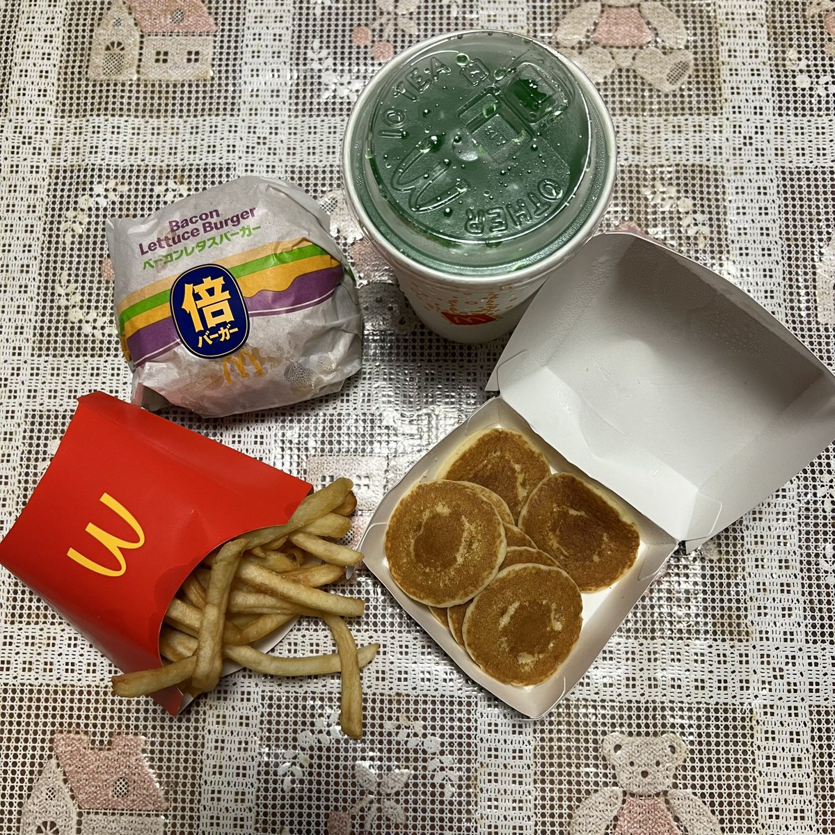 03wan02's tweet photo. フィナーレイベ乙飯！！ランナー4人もぐもぐ https://t.co/4oG4DpOi8f