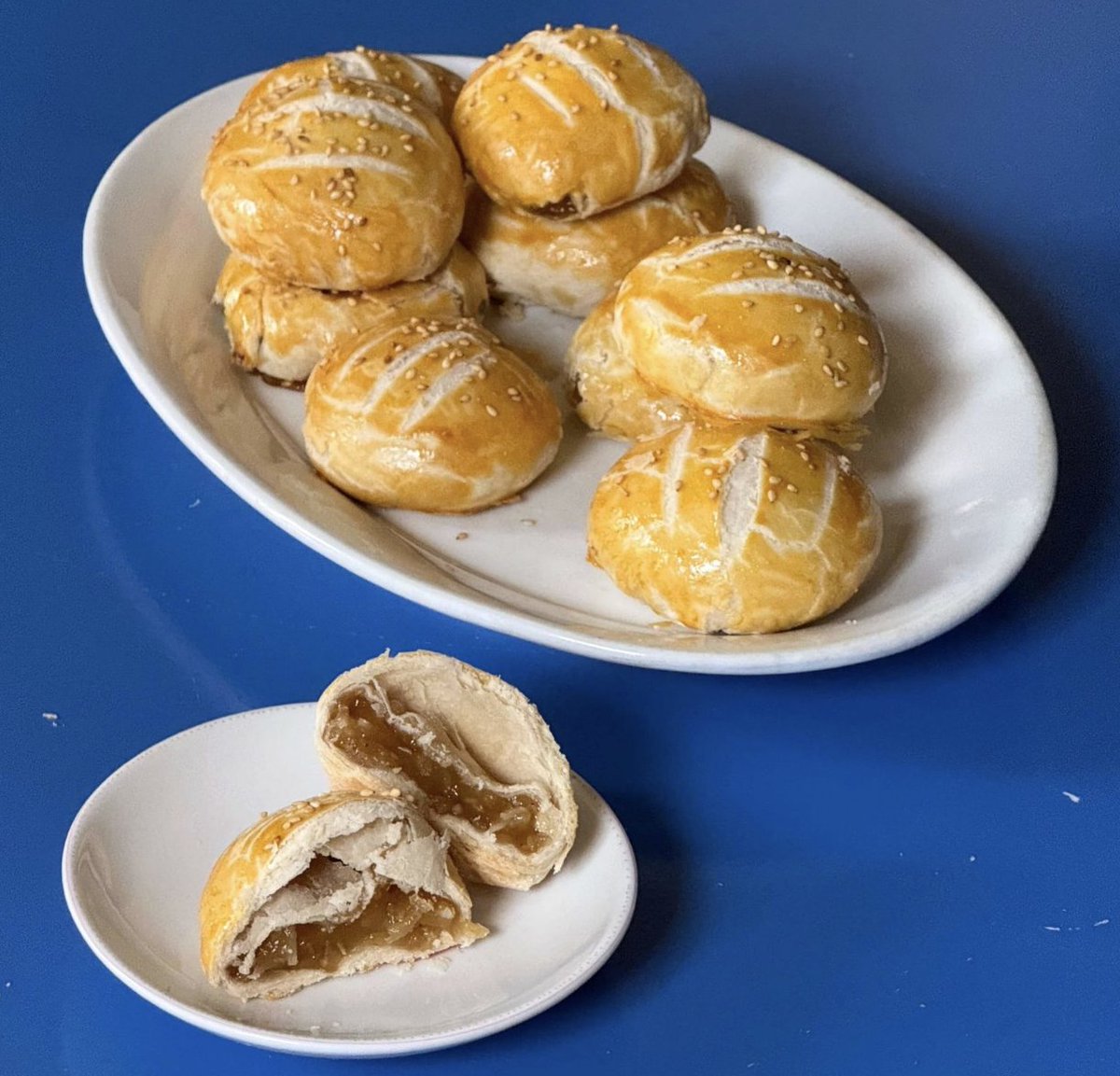 BuffetMagazine's tweet photo. After taking a sweet dive into the family life of Phoenix Bakery in L.A.'s Chinatown, our baking correspondent Matt Azuma developed his own recipe for sweet and flaky Lou Po Beng (winter melon pastries), made with a lard-laminated double dough. https://t.co/LZHM9eDZAY