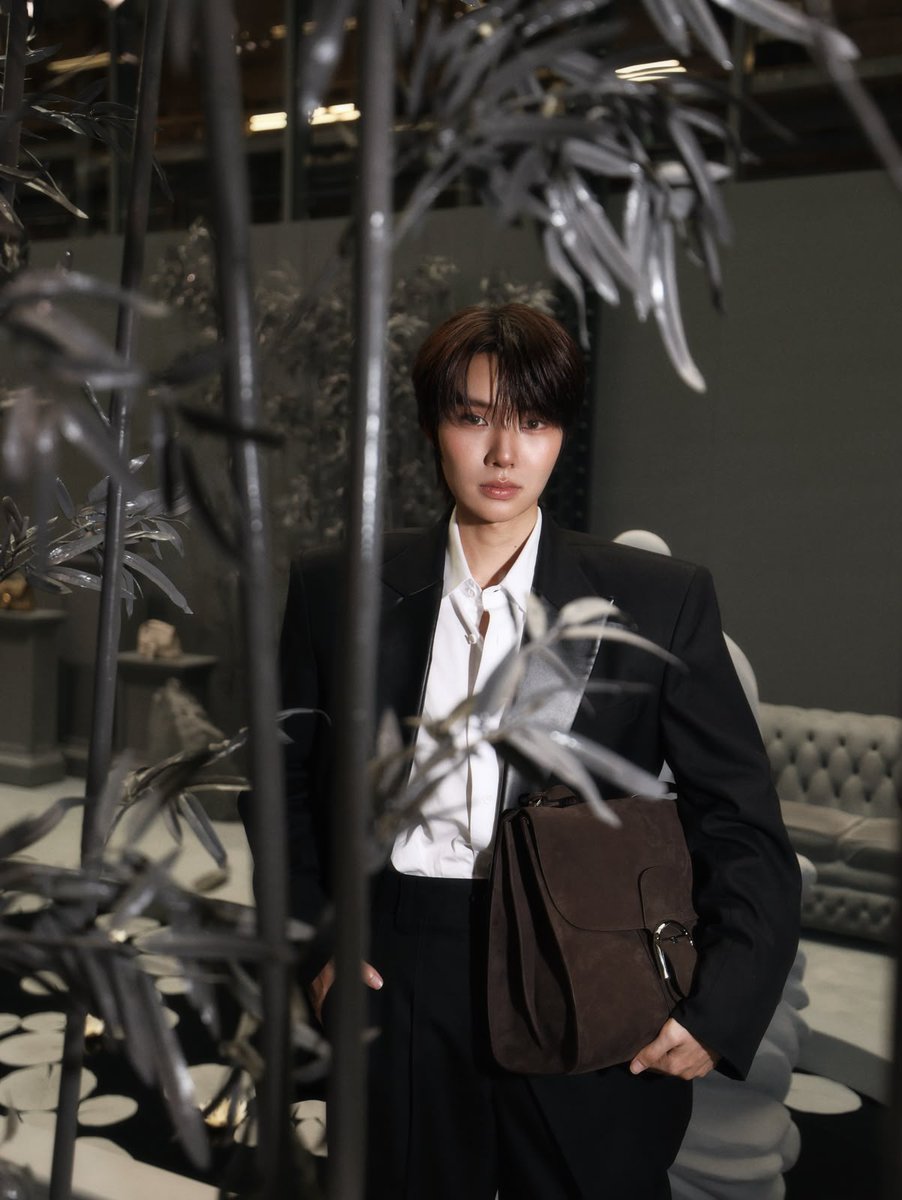 TheePopCore's tweet photo. Namping Napatsakorn looks majestically handsome for Delvaux in Brussels. https://t.co/1HJoB2Q4TW