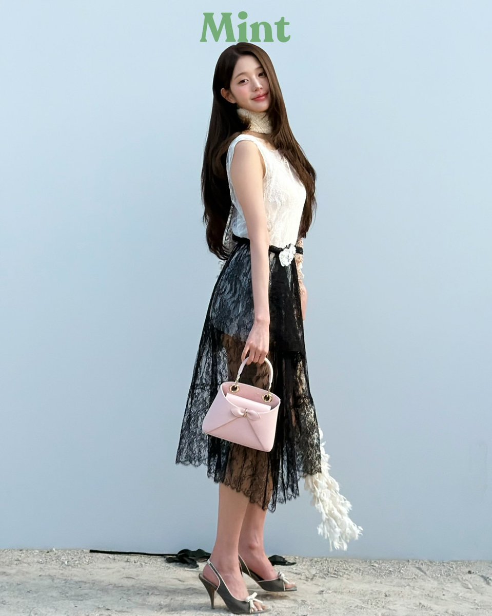 snackvvtw's tweet photo. Wonyoung interprets Dior’s new collection with such natural grace that every shot looks like a masterpiece.

WONYOUNG IN DIOR
#WonyoungDiorSummer27
#JANGWONYOUNG
#WONYOUNG
#DiorSummer27 @Dior https://t.co/I1D8qGDW4t