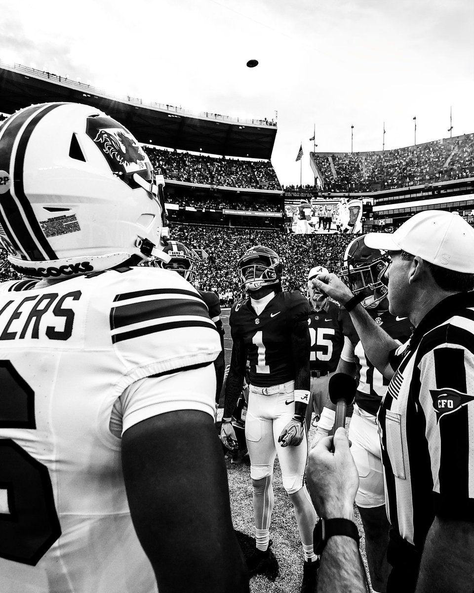 AlabamaFTBL's tweet photo. Pure Grit. ⚫️⚪️ https://t.co/cF7ieF5Qee