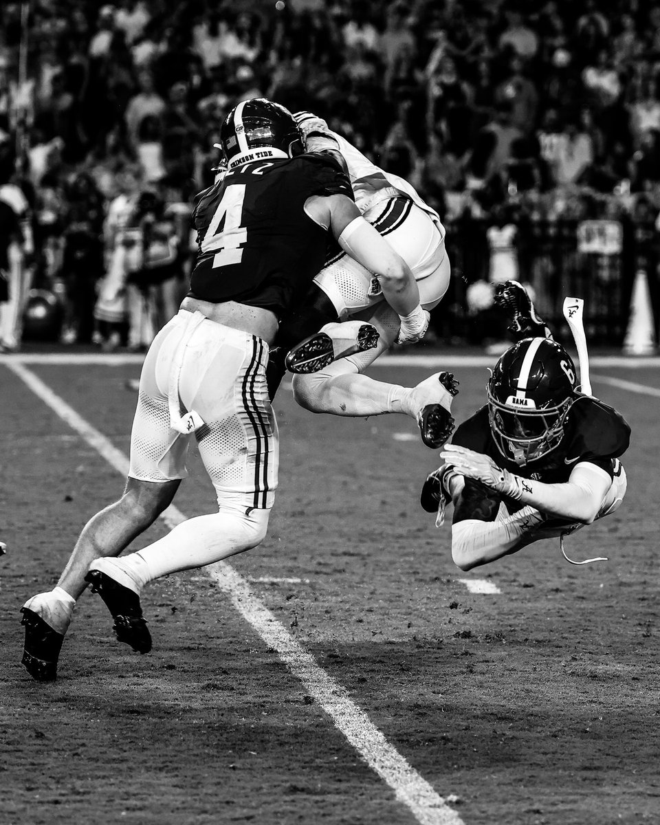 AlabamaFTBL's tweet photo. Pure Grit. ⚫️⚪️ https://t.co/cF7ieF5Qee