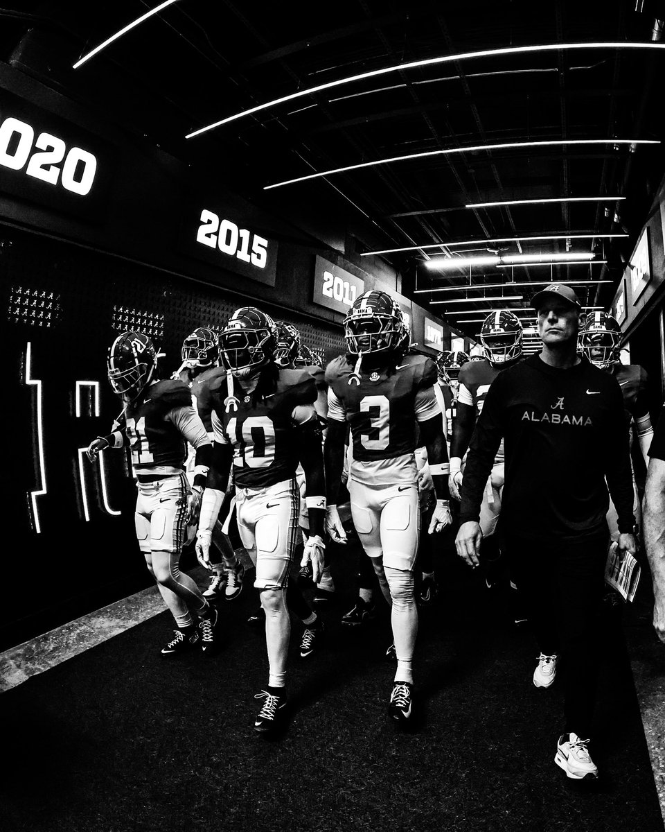 AlabamaFTBL's tweet photo. Pure Grit. ⚫️⚪️ https://t.co/cF7ieF5Qee