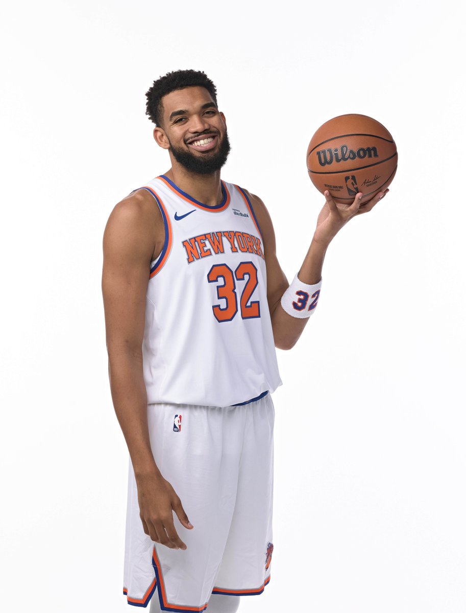 BIG BODEGA.

Year 12 for 2015 No. 1 overall pick, @​KarlTowns 🏆 
 [📷](https://pbs.twimg.com/media/HTZJgdBbAAAynwF.jpg) https://pbs.twimg.com/media/HTZJgdBbAAA