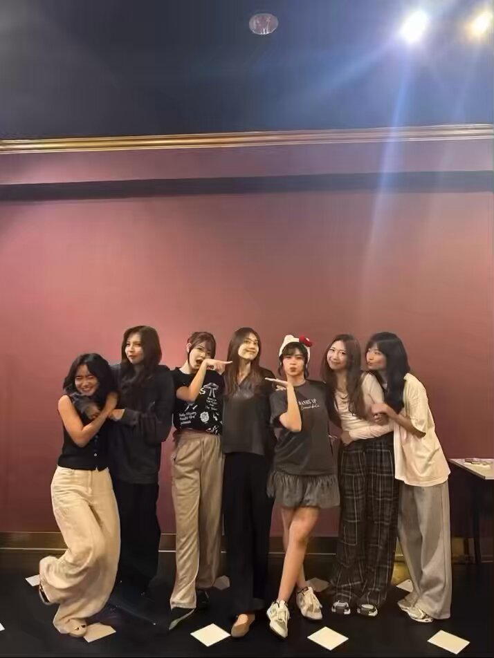 nikahkalasiap's tweet photo. Selamat se-Windu Anniversary Gen 7. Shone bright, so that others may shine brighter, elders! 💚
#TheConstellationOfVII
#EightYearsOfLight
#8thYearsLuckySeven https://t.co/MVUMP9UA1O