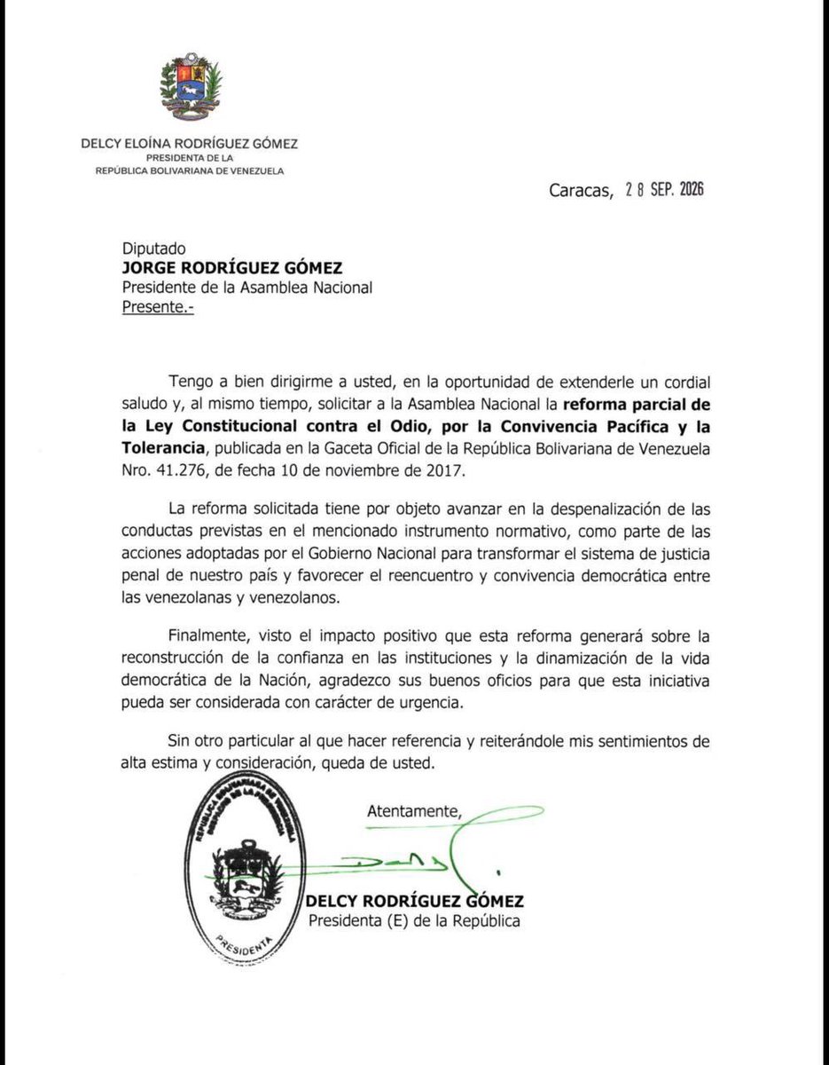 maibortpetit's tweet photo. 🚨 QUIEREN HACER VER QUE LA CONTRAPARTE NO EXISTE

Delcy Rodríguez, cuyo interinato está representado en la mesa de negociación, presenta como iniciativa propia la reforma de la Ley contra el Odio, mientras el trabajo desarrollado en esa mesa queda prácticamente invisibilizado.

El mensaje que se transmite es que la contraparte no existe. Ante esto, el sector opositor debe explicar a quién representa y qué papel está jugando realmente dentro de la negociación.