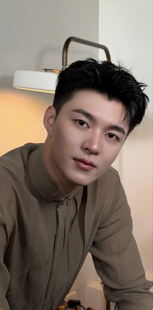 sujinda29's tweet photo. หล่อฟ้าประทาน ไม่เกินจริง MEEN WITH VALENTINO
#ValentinoInterferenze
#Meennicha8 https://t.co/vh2r0m5JUf