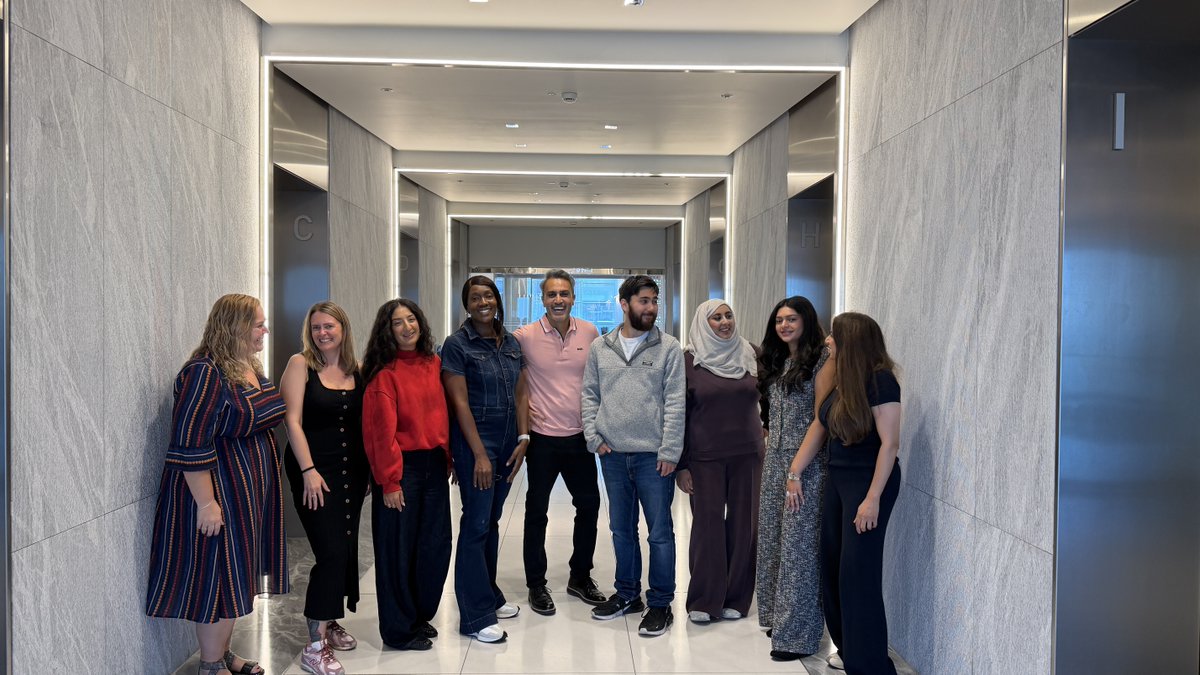 FaheemKhanFL's tweet photo. What does a Dream Team look like? 💙

Nine people, one mission: creating opportunities for young people.

Our Future Leaders UK strategy day brought us together to reflect on our impact and shape our 2030 vision.

Proud of this team and excited for what's next!

#SocialMobility https://t.co/yBQlEPZUnQ