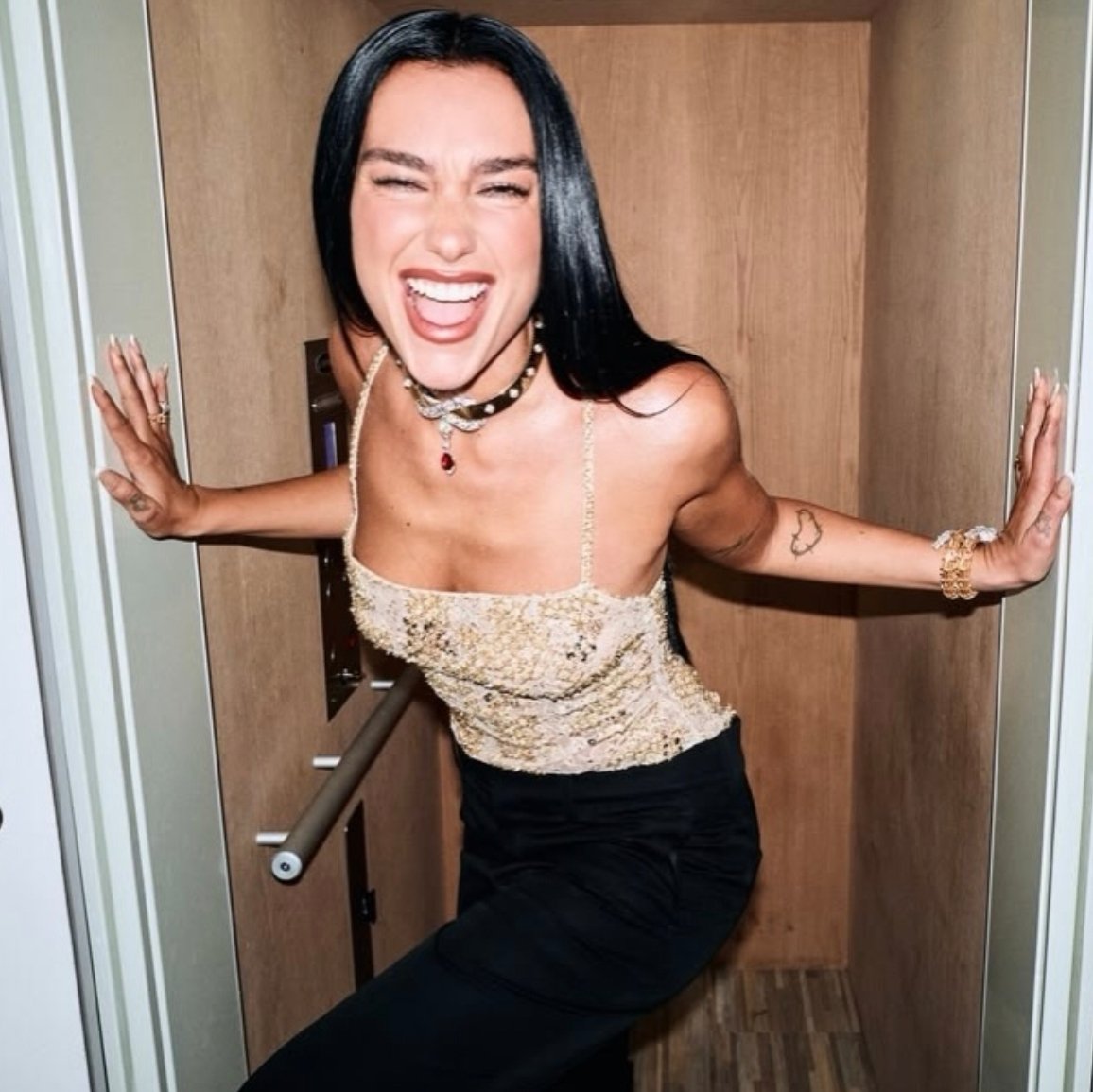DuaLipaData's tweet photo. 🚨 | @DUALIPA is rumoured to kick off a brand-new era soon, with Mark Ronson expected to be one of the producers on her upcoming 4th studio album!

The lead single from 'DL4' is reportedly set for release in October! https://t.co/WW012lrxsI