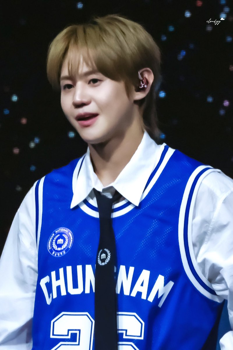cloudyymeibee's tweet photo. 260929 충남대 축제 

오늘 입학한 신입생 🥹 

#양요섭 #요섭
#YANGYOSEOP #YOSEOP
#하이라이트
#비스트 https://t.co/b3kzEL5PS2