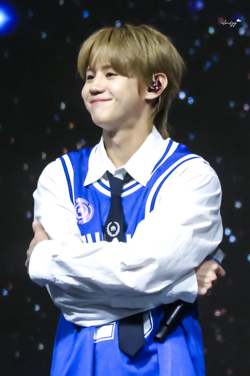 cloudyymeibee's tweet photo. 260929 충남대 축제 

오늘 입학한 신입생 🥹 

#양요섭 #요섭
#YANGYOSEOP #YOSEOP
#하이라이트
#비스트 https://t.co/b3kzEL5PS2