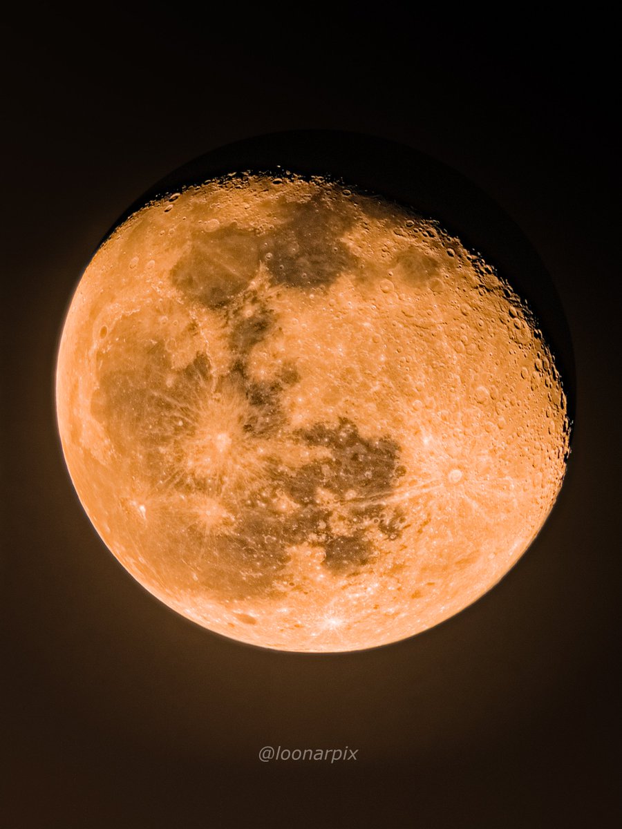 loonarpix's tweet photo. 260929 Waning Gibbous Moon, 89.7% illuminated 🌔 https://t.co/RYDomDy4qK