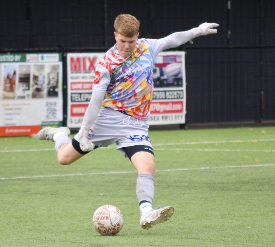 Roantucker1's tweet photo. Name: Roan Tucker 
Age: 19 
Location: Needham Market( will travel ) 
Position: GK
Previous Clubs: Needham Market, Brantham athletic, Brightlingsea Regent 

Looking for: Step 4 and above https://t.co/5I4S43bDkN