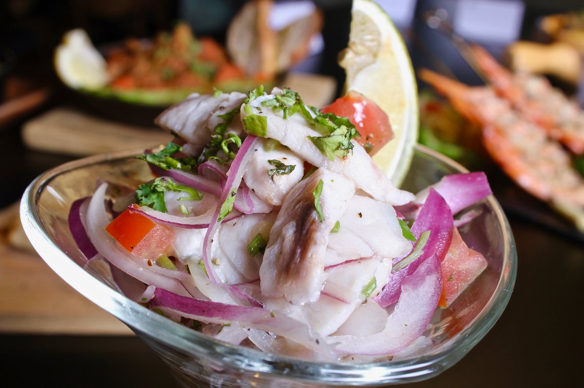 BorisZache7vq's tweet photo. Prueba el ceviche peruano! Pescado fresco marinado en limón, cebolla roja y ají, fresco y lleno de sabor tropical , https://t.co/HoiOJXca2n