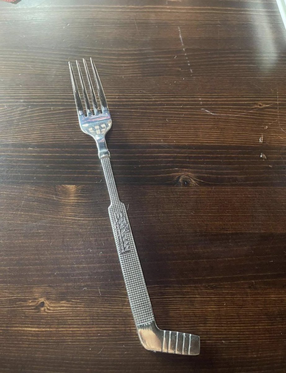 MadelnCanada's tweet photo. Hockey is back, get the good cutlery out! https://t.co/97wUjoSB8S