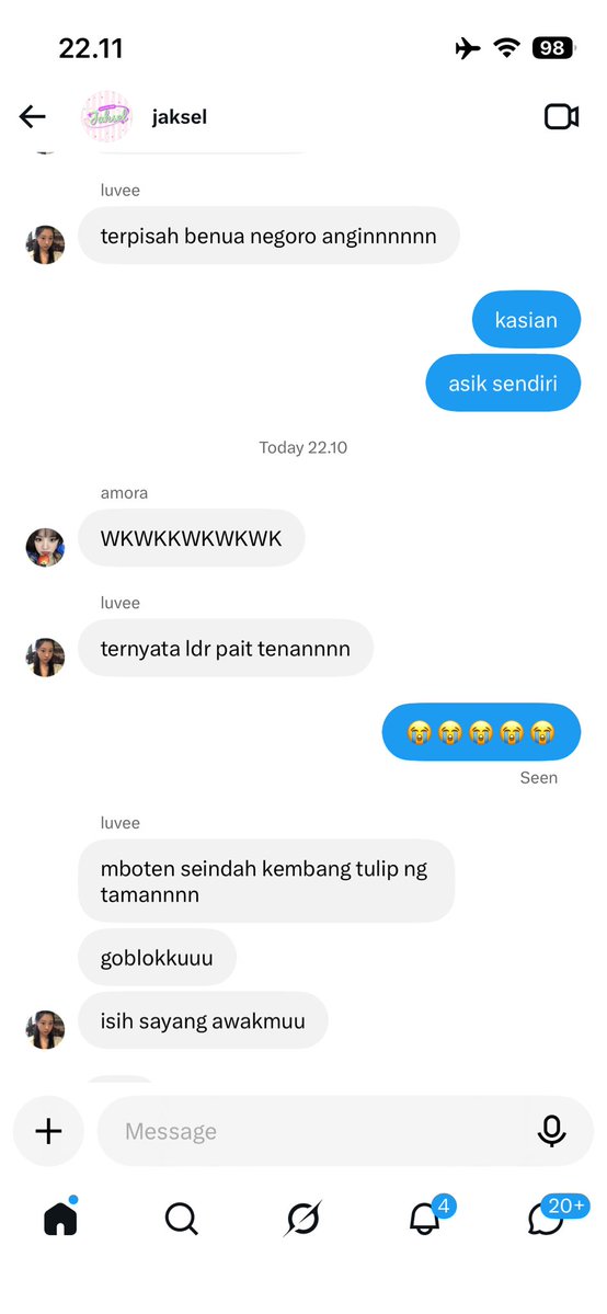 flrowi's tweet photo. @Spotify buruan benerin dah aplikasinya, kasian @backburnesr asik sendiri https://t.co/PAxdIlFZxQ