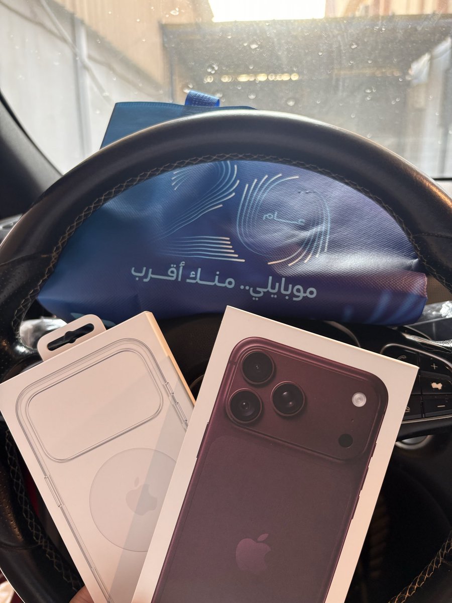 weeeweee00's tweet photo. @Dlightl1 @a7bekc باركيلي سوسن وصلني الجهاز تاخر يومين بس وخذيته بخصم 1200 ريال 🤙 https://t.co/KenfgcjKrE