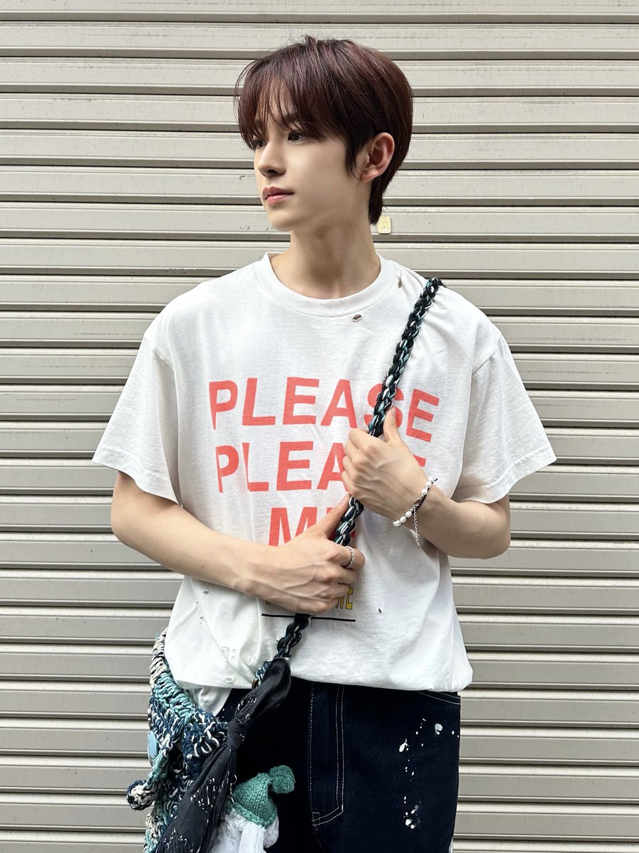 galaxyushi's tweet photo. PLEASE                                            LOVE
PLEASE                                            me
ME                                                     please https://t.co/eLwbpABhgP