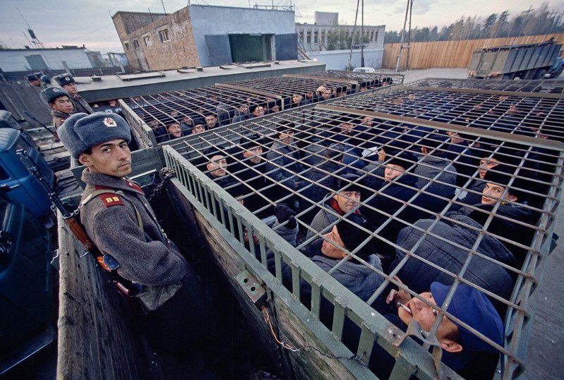 eastblocvisuals's tweet photo. Prisoners being transported to work near Irkutsk, USSR, 1980s. https://t.co/8xxtLdntrz