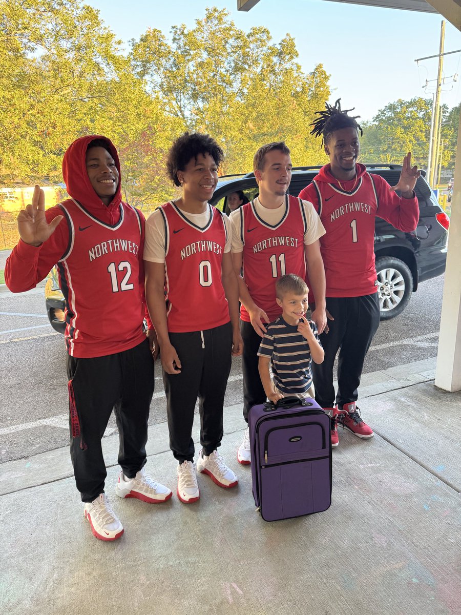 NWCC_MBK's tweet photo. Our guys had a good time this morning at Senatobia Elementary greeting and giving out high-fives during homecoming week! Go Rangers https://t.co/EqVCqCG5Gk