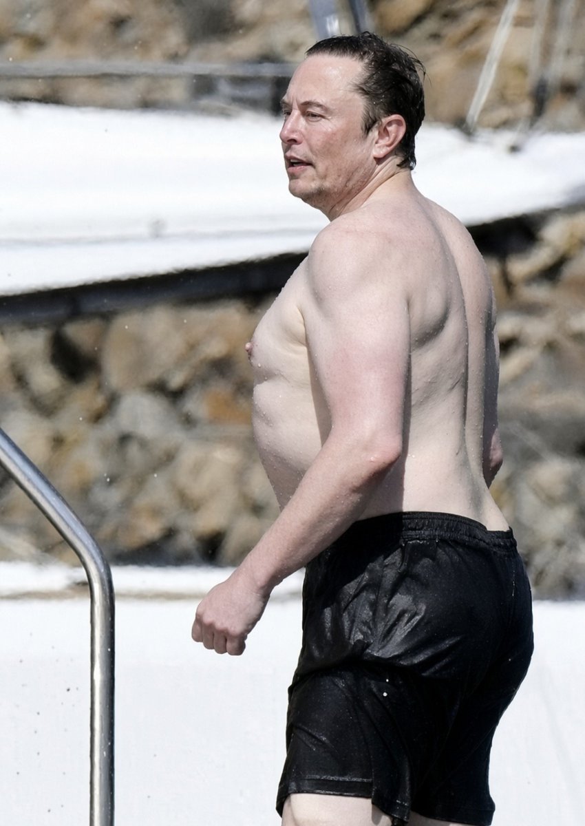 sbyoung09's tweet photo. Body transformation of the world’s poorest man, Elon Musk, makes waves on the internet.” 😳🔥 https://t.co/rLgn8FSu9O
