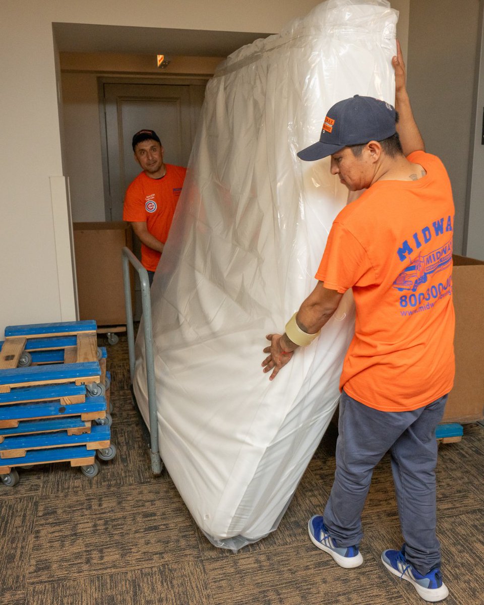 midwaymoving's tweet photo. Your belongings deserve a moving team that treats them with care. 

At Midway Moving &amp; Storage, our experienced team is committed to dependable service from packing and pickup through delivery. 

#MidwayMovingAndStorage #ChicagoMovers #MovingCompany #ChicagoMoving https://t.co/O10OjGtYSp