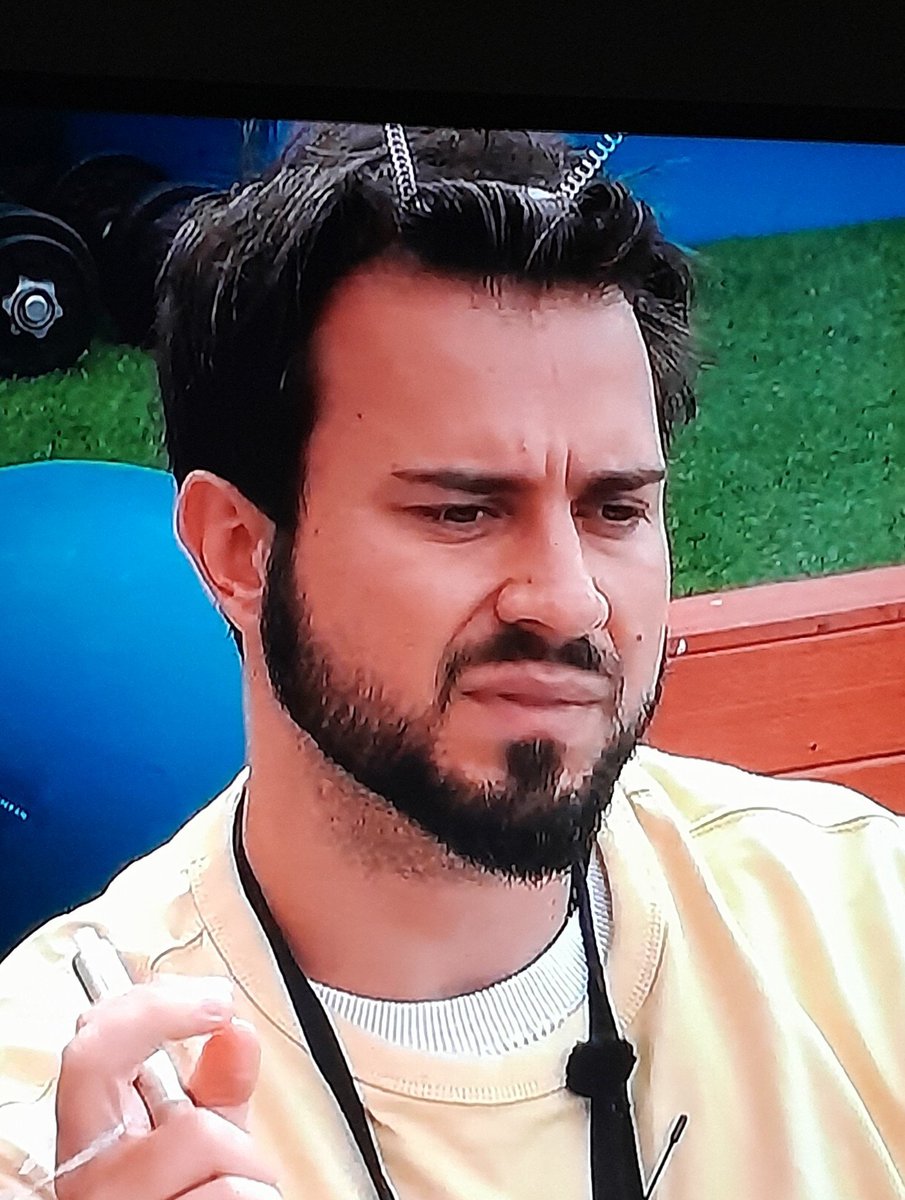 LSTW039444's tweet photo. O zaza é uma nodoa em todos os sentidos, o namorado da barbara parado o derrotou no padel, tem zero noção da vida, nem gerir dinheiro sabe, o unico talento q tem é menosprezar e inferiorizar os outros, ele e a mirandela
#bbtvi #bballatars https://t.co/btBndExRwL