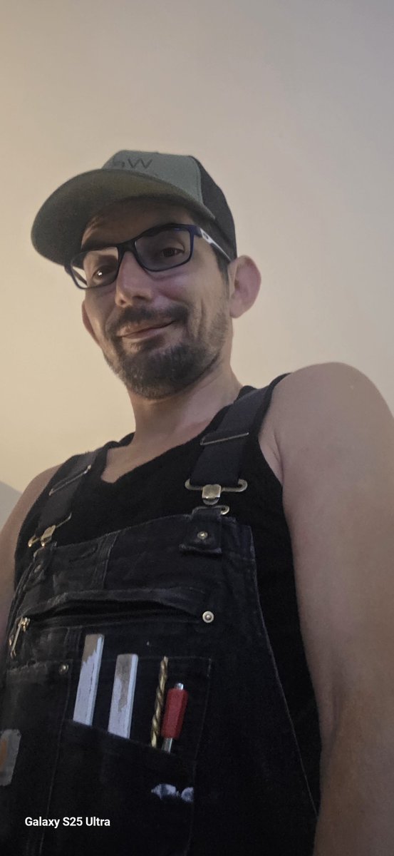 combes69829's tweet photo. Suited up and heading to work 😏 wanna help me get out of these overalls later? free page 👇 https://t.co/reGcz2YGSZ
#OnlyFans #OnlyFansCreator #BlueCollar #WorkingMan #Overalls #BCguy #CanadianCreator #DILF #18plus https://t.co/JD9KBnToy4