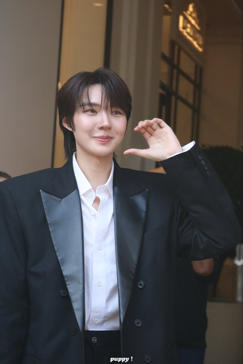 Jacklyne_369's tweet photo. So so cuteee! 

Credit to Puppy jiejie

#NampingStarlnBrussels
#NampingxDelvaux
#Delvaux #nampingster https://t.co/DHfzdsrV67